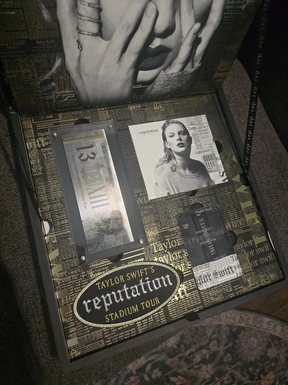 Taylor Swift | Complete & Working Reputation Tour VIP Box - Picture 5 of 9
